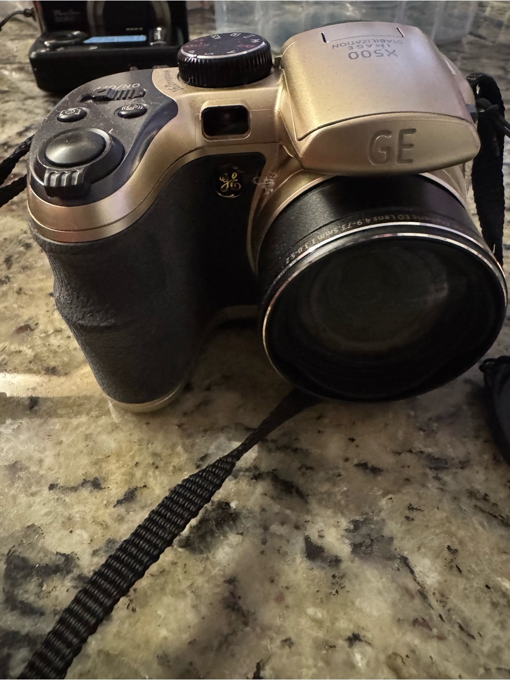 GE X500 Digital Camera in Gold and Black